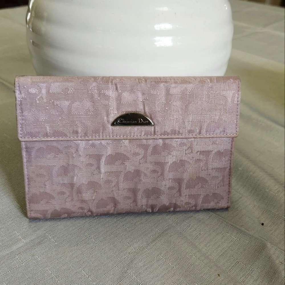 Dior Pink Textured Wallet Luxurious Design